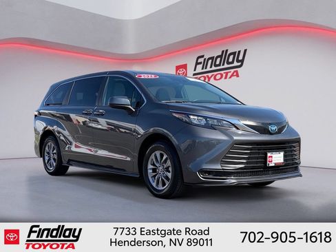 Certified 2025 Toyota Sienna LE FWD image 4