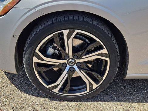 Used 2024 Volvo S60 B5 Plus image 11