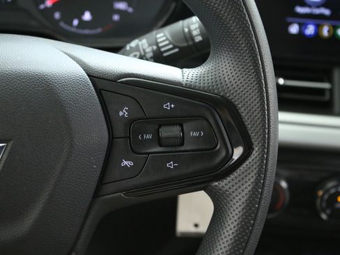 Used 2024 Chevrolet Trax LS FWD image 15