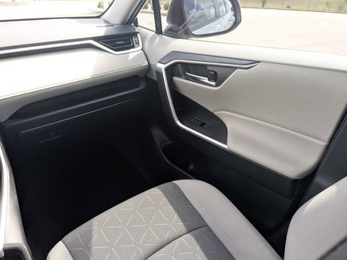 Used 2025 Toyota RAV4 XLE w/ Convenience Package FWD image 22