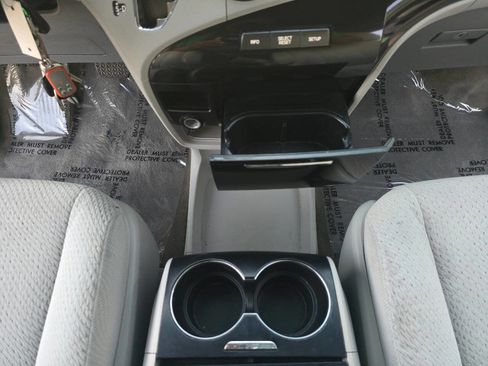 Used 2012 Toyota Sienna LE image 35