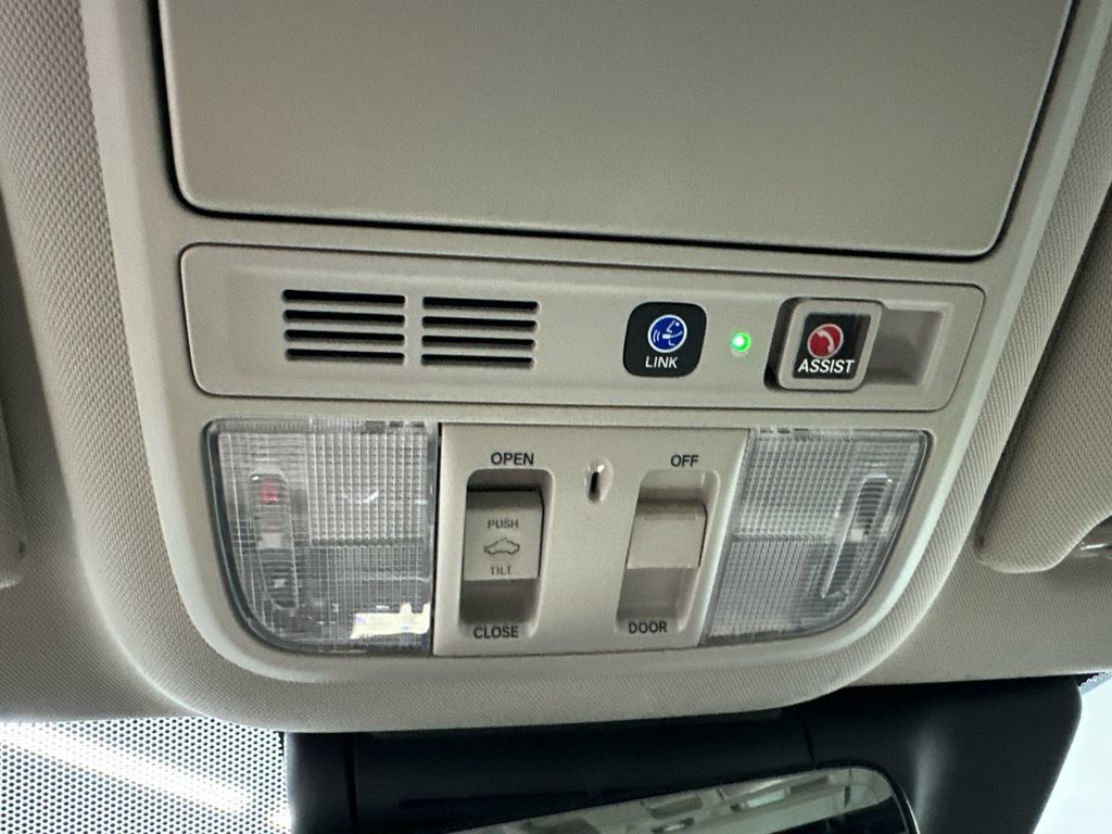 Used 2018 Honda Accord Touring image 32