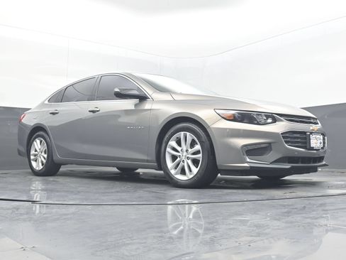 Used 2018 Chevrolet Malibu LT w/ Driver Confidence Package FWD image 20
