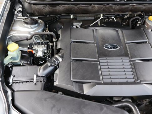 Used 2010 Subaru Outback 3.6R Limited image 38