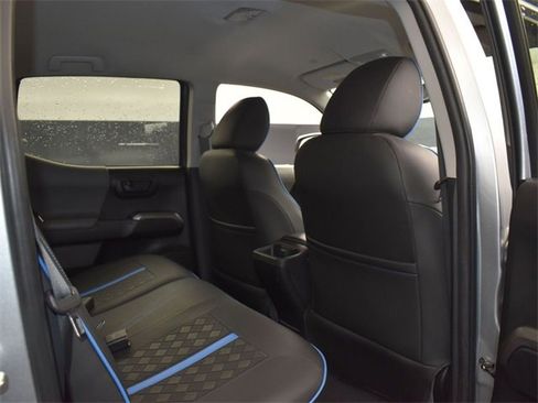 Used 2022 Toyota Tacoma SR5 w/ Technology Package image 11