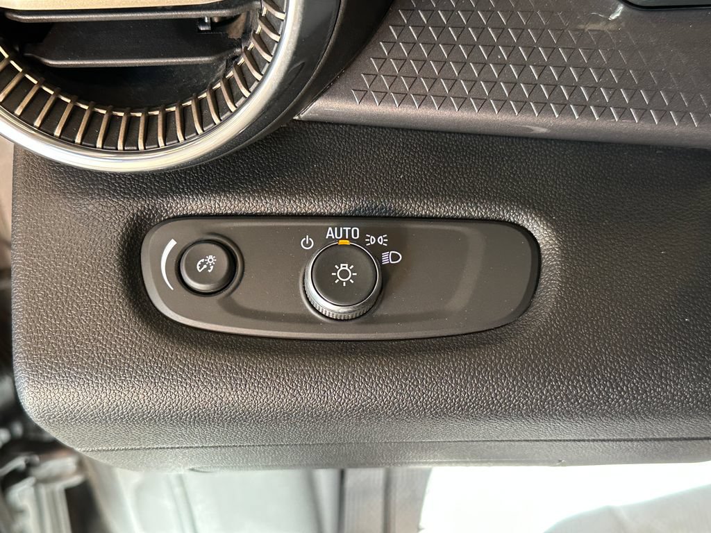 Used 2025 Chevrolet Trax ACTIV w/ Driver Confidence Package FWD image 18