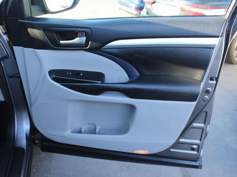 Used 2018 Toyota Highlander XLE image 20