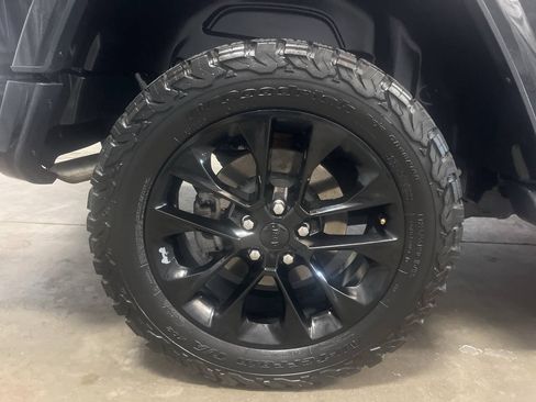 Used 2022 Jeep Wrangler Unlimited Sahara AWD/4WD image 6