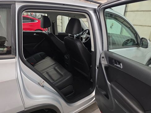 Used 2017 Volkswagen Tiguan S image 36