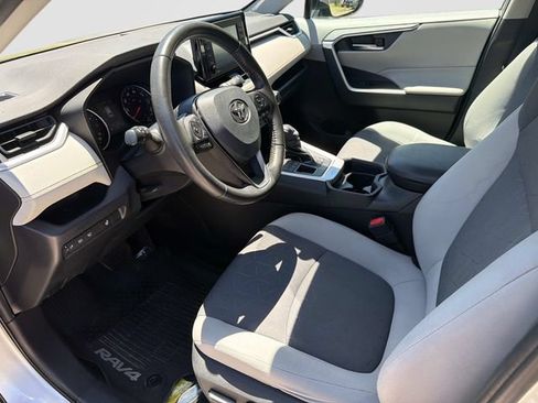 Used 2020 Toyota RAV4 XLE w/ XLE Grade Weather Package AWD/4WD image 21