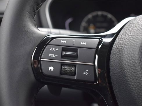 New 2025 Honda Pilot Touring image 14