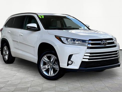 Used 2017 Toyota Highlander Limited image 3