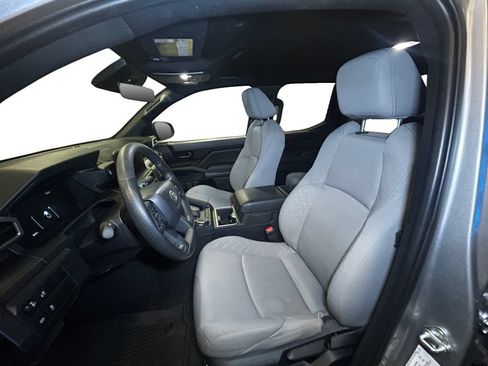 Certified 2025 Toyota Tacoma SR5 AWD/4WD image 9