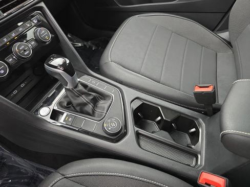 Certified 2024 Volkswagen Taos SE image 24