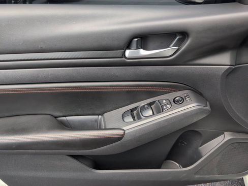 Used 2022 Nissan Altima 2.5 SR w/ Midnight Edition Package FWD image 14