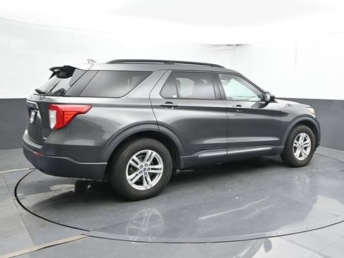 Used 2020 Ford Explorer XLT AWD/4WD image 2