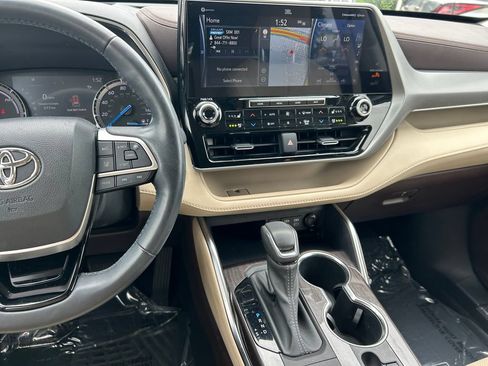 Used 2022 Toyota Highlander Platinum AWD/4WD image 22