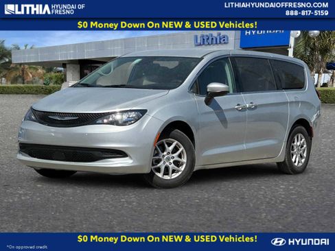 Used 2023 Chrysler Voyager LX FWD image 1