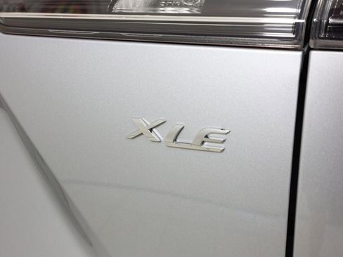 Used 2022 Toyota Corolla Cross XLE FWD image 14