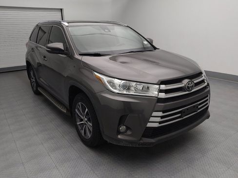 Used 2019 Toyota Highlander XLE FWD image 13