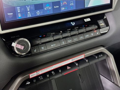 New 2026 Toyota Tundra Limited AWD/4WD image 16