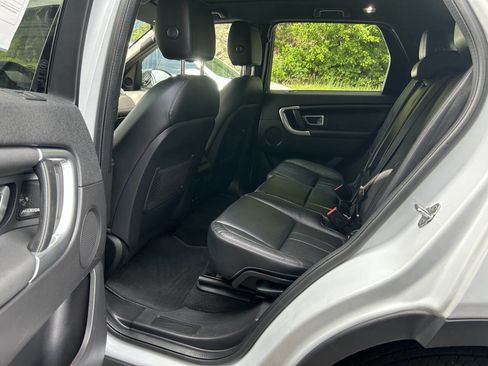 Used 2019 Land Rover Discovery Sport HSE AWD/4WD image 25