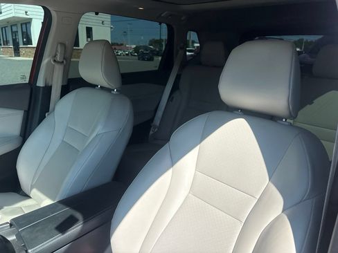 Used 2024 Nissan Rogue SV w/ SV Premium Package FWD image 3