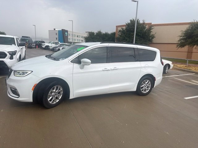 Used 2022 Chrysler Pacifica Touring-L w/ Uconnect Theater Family Group FWD image 6