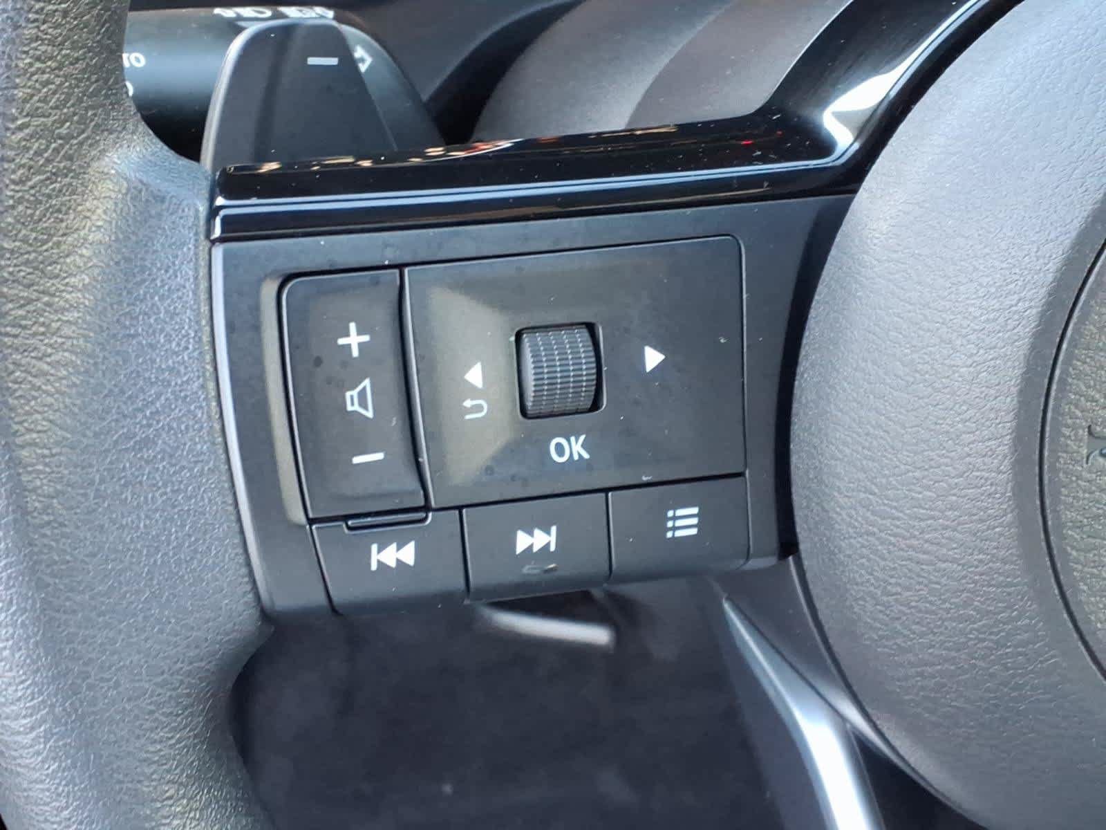 Used 2023 Nissan Rogue SV FWD image 17