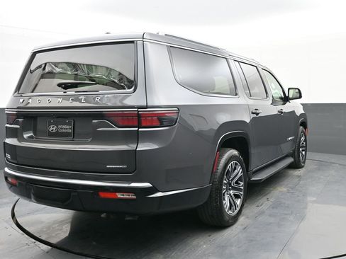 Used 2024 Jeep Wagoneer L Series II w/ Flexible Seating Group image 3