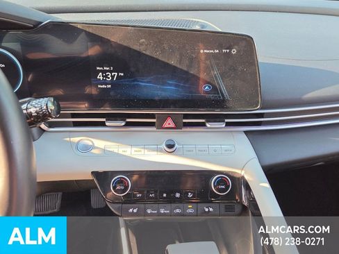 Used 2024 Hyundai Elantra Limited image 19