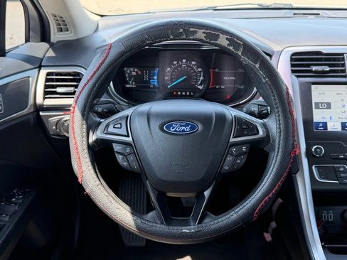 Used 2020 Ford Fusion SE FWD image 39