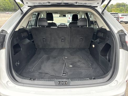 Used 2023 Ford Edge SEL image 8