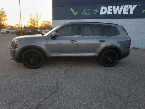 Used 2022 Kia Telluride SX w/ SX Prestige Package image 2