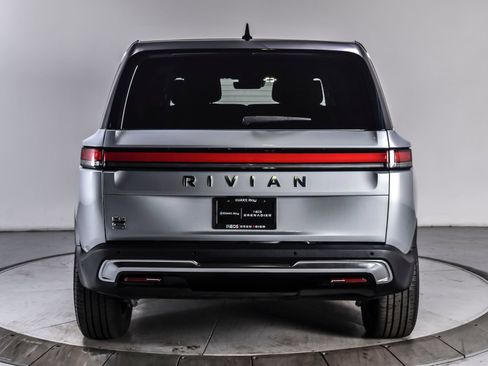 Used 2024 Rivian R1S Adventure AWD/4WD image 5