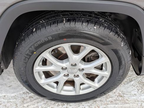 Used 2017 Jeep Cherokee Latitude w/ Comfort/Convenience Group image 9