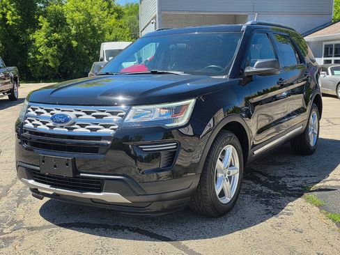 Used 2018 Ford Explorer XLT FWD image 3