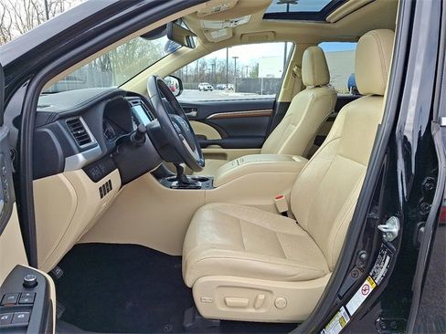 Used 2019 Toyota Highlander Limited image 16