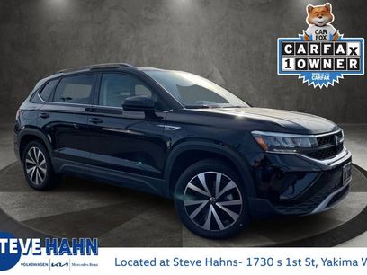 Used 2023 Volkswagen Taos SE w/ Panoramic Sunroof Package