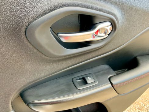 Used 2021 Jeep Cherokee Trailhawk image 54