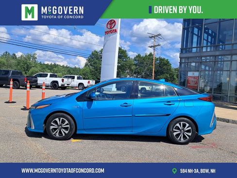 Used 2017 Toyota Prius Prime Plus FWD image 2