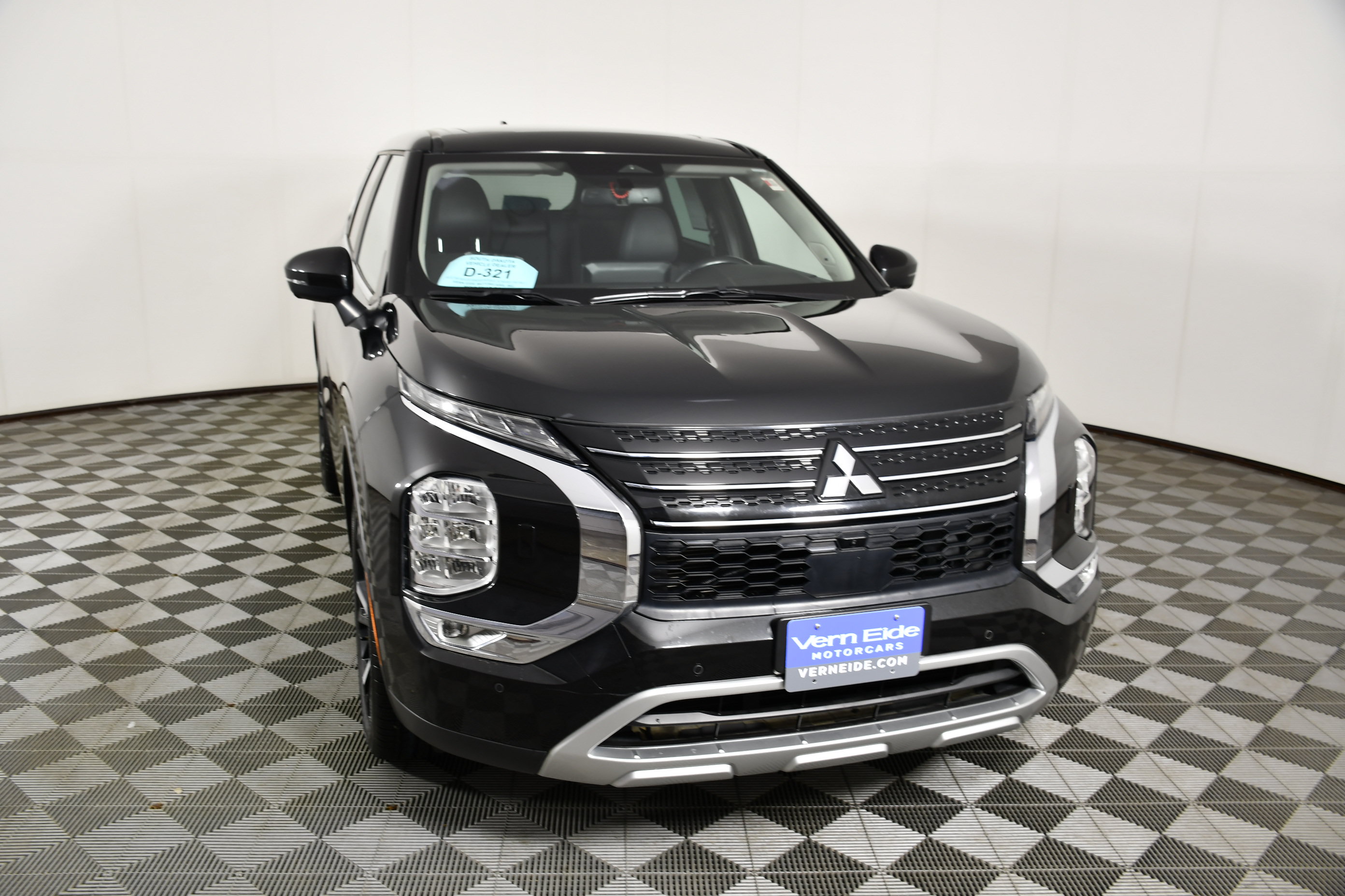 Used 2023 Mitsubishi Outlander SE AWD/4WD image 3
