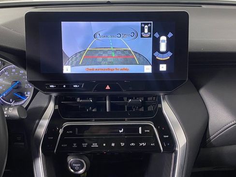 Certified 2023 Toyota Venza XLE image 15