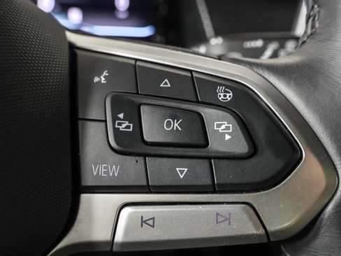 Used 2024 Volkswagen Atlas Cross Sport SEL Premium R-Line image 27