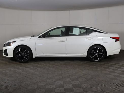 Used 2024 Nissan Altima 2.5 SR FWD image 14