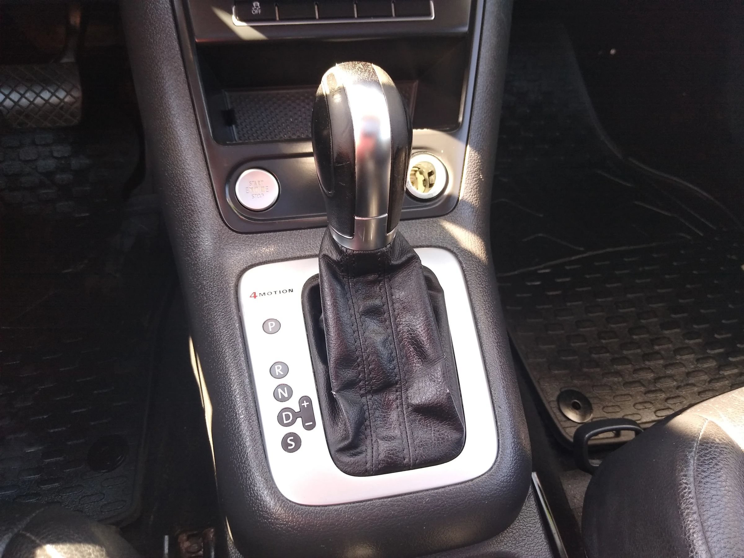 Used 2014 Volkswagen Tiguan SEL AWD/4WD image 23