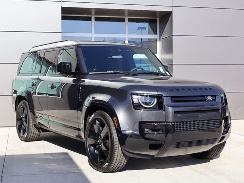 New 2026 Land Rover Defender 130 X-Dynamic SE AWD/4WD image 3