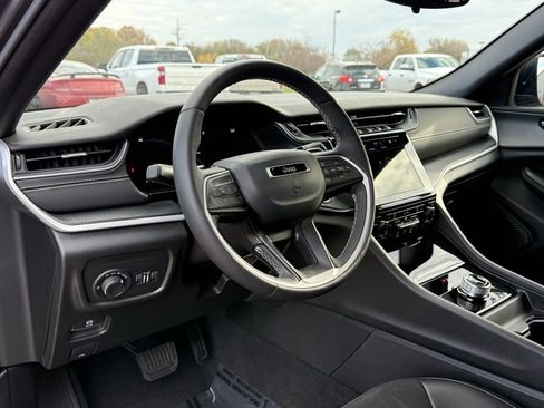 Certified 2024 Jeep Grand Cherokee Altitude image 15