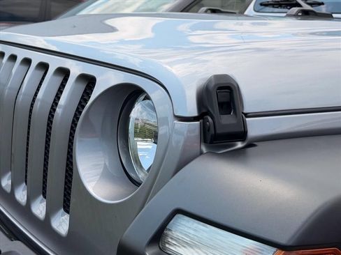 Used 2019 Jeep Wrangler Sport AWD/4WD image 4