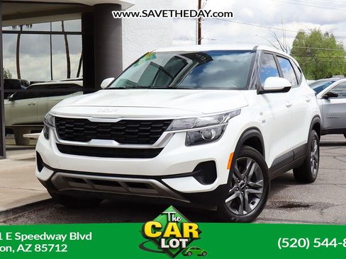 Used 2023 Kia Seltos LX AWD/4WD image 1